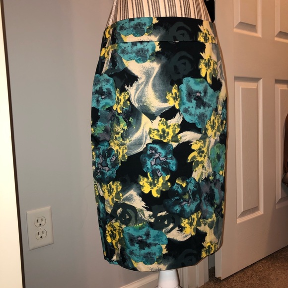 Ann Taylor Below the Knee Floral Skirt - Picture 2 of 5